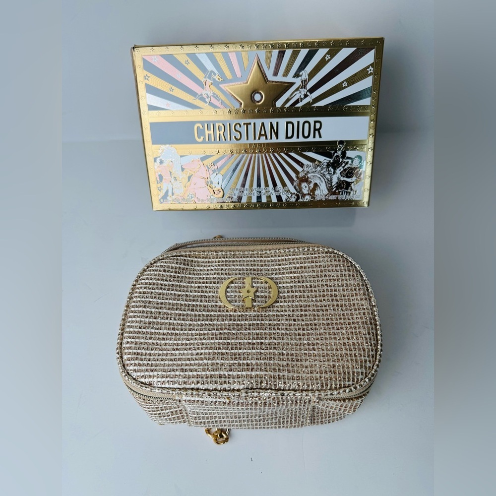 Christian Dior HOLIDAY 2025 GOLD Pouch/Clutch Limited Edition, Boxed and chain - Picture 2 of 9